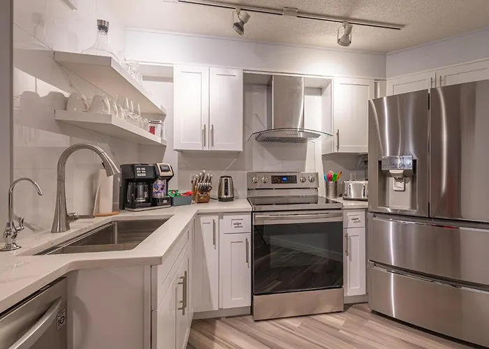 Luxurious One Bedroom Suite For A Larger Family 162